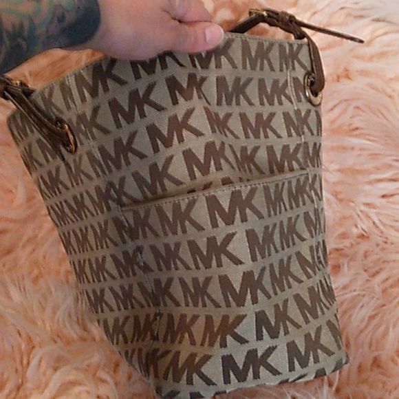 (1473) MICHAELΒ KORS LARGE BROWN MONOGRAM CANVAS TOTE π₯ - Picture 12 of 16